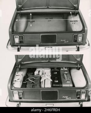 À l'intérieur du coffre de la berline FIAT 125 quatre portes, Italie 1967 Banque D'Images