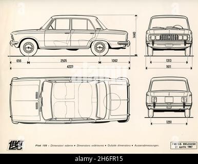 Dessin des dimensions extérieures de la berline FIAT 125 quatre portes, Italie 1967 Banque D'Images