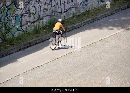 Vélo le long du Tibre, Rome, Italie Banque D'Images