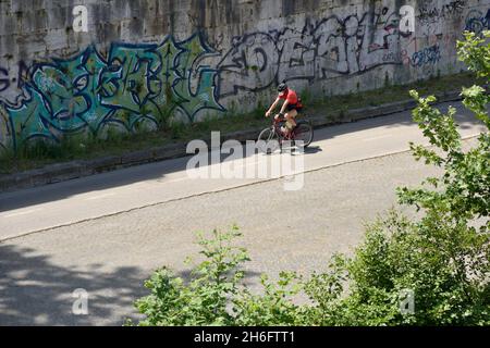 Vélo le long du Tibre, Rome, Italie Banque D'Images