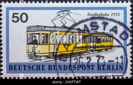 ALLEMAGNE, Berlin - VERS 1971: Timbre-poste de l'Allemagne, Berlin montrant le transport de Berlin Tram 1950 Banque D'Images