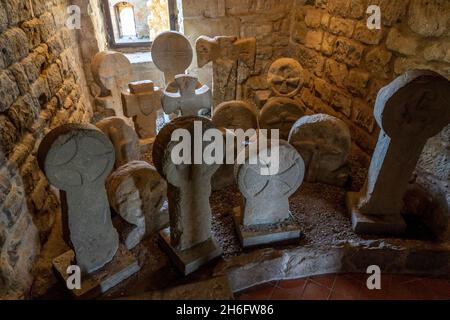 Carcassonne, France - 02.07.2021 : détail intérieur des sculptures historiques à l'intérieur de la forteresse de Carcassonne.Photo de haute qualité Banque D'Images