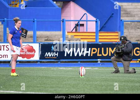 Cardiff, pays de Galles.23 février 2020.Jessy Tremouliere, de France, tente une conversion lors du match des femmes du Championnat des six Nations entre le pays de Galles et la France au Cardiff Arms Park à Cardiff, pays de Galles, Royaume-Uni, le 23 février 2020.Crédit : Duncan Thomas/Majestic Media/Alay Live News. Banque D'Images