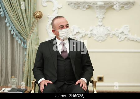 Téhéran, Téhéran, Iran.15 novembre 2021.Une photo mise à disposition par le bureau présidentiel montre la rencontre du président iranien EBRAHIM RAISI avec le ministre turc des Affaires étrangères MEVLUT CAVUSOGLU, à Téhéran, en Iran, le 15 novembre 2021.Cavusoglu est en visite officielle à Téhéran pour rencontrer des responsables iraniens.(Image de crédit: © Ministère iranien des Affaires étrangères via ZUMA Press Wire) Banque D'Images