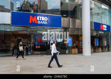 Succursale de Metro Bank à Londres Angleterre Royaume-Uni Banque D'Images