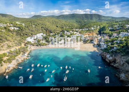 Vue aérienne de Cala Vadella, îles d'Ibiza, Espagne Banque D'Images