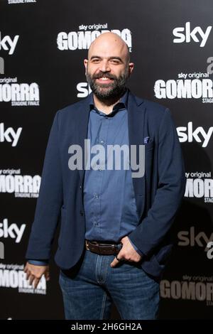 Rome, Italie.15 novembre 2021.Roberto Saviano assiste au photocall au Théâtre de Brancaccio à Rome de Sky série originale 'Gomorra - la Serie' (photo de Matteo Nardone/Pacific Press) Credit: Pacific Press Media production Corp./Alay Live News Banque D'Images