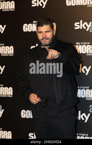 15 novembre 2021, Rome, Lazio, Italie: Italie: Au Teatro Brancaccio de Rome première de la dernière saison de la série Sky tv Gomorra .dans cette photo: Salvatore Esposito (Credit image: © Paolo Pizzi/Pacific Press via ZUMA Press Wire) Banque D'Images