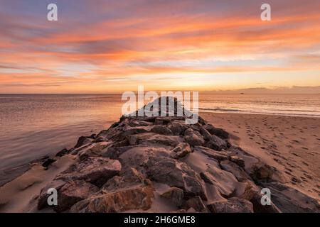 Lever du soleil sur le rivage - Rosslare Strand Wexford Irlande Banque D'Images