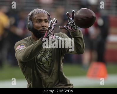 Santa Clara, États-Unis.15 novembre 2021.Los Angeles Rams Odell Beckham Jr. Se réchauffe pour jouer aux 49ers de San Francisco au stade Levi's à Santa Clara, Californie, le lundi 15 novembre 2021.Le destinataire gratuit à l'échelle de l'agent a signé un contrat d'un an avec les Rams.Photo de Terry Schmitt/UPI crédit: UPI/Alay Live News Banque D'Images