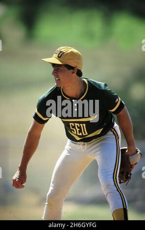 Austin, Texas, États-Unis, vers 1988: Joueur de baseball de l'université de St Edwards, une petite université catholique privée.©Bob Daemmrich Banque D'Images