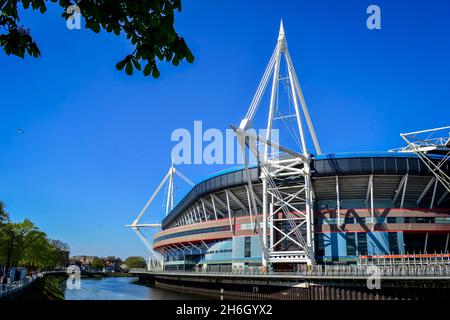 Cardiff, Royaume-Uni, 21 avril 2019.Vue sur la rue du stade Cardiff Millennium et de la rivière Taff par temps ensoleillé. Banque D'Images