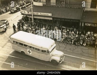 Partie de la parade de la victoire à la fin de la deuxième Guerre mondiale à Brisbane, Queensland, Australie.De la collection de la famille McKechnie. Banque D'Images