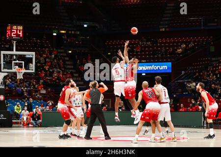 Italie, Milan, nov 14 2021: Conseil du jeu pendant le match de basket-ball AX ARMANI EXCHANGE MILAN vs MANUHOTELS REGGIO EMILIA, Lega basket A au Forum de Mediolanum (photo de Fabrizio Andrea Bertani/Pacific Press) Credit: Pacific Press Media production Corp./Alay Live News Banque D'Images