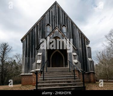 Orrville, Alabama, États-Unis - 26 janvier 2021 : entrée à l'église épiscopale historique de Saint-Luc au parc archéologique Old Cahawba, construit à l'origine en 1 Banque D'Images