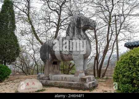 Statue en pierre de cheval au mausolée de Qianling dans la province de Shaanxi, en Chine Banque D'Images