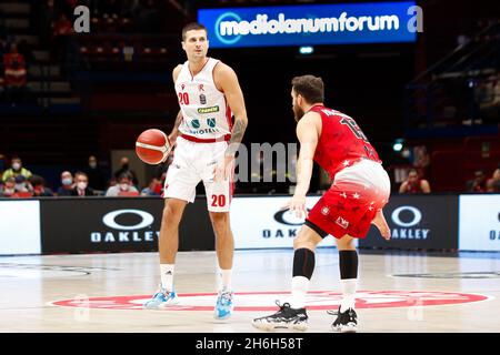 14 novembre 2021, Assago (Milan, Italie: Italie, Milan,14 2021 nov: Andrea Cinciarini (garde Reggio Emilia) dribbles au deuxième trimestre pendant le match de basket-ball échange AX ARMANI MILAN contre MANUTELS REGGIO EMILIA, Lega Panier A au Forum de Mediolanum (Credit image: © Fabrizio Andrea Bertani/Pacific Press via ZUMA Press Wire) Banque D'Images