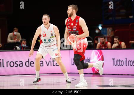 14 novembre 2021, Assago (Milan, Italie: Italie, Milan,14 2021 nov: NicolÃ² Melli (Armani Milan Forward) dribbles dans le premier trimestre pendant le match de basket-ball AX ARMANI EXCHANGE MILAN vs MANUTELS REGGIO EMILIA, Lega Panier A au Forum de Mediolanum (Credit image: © Fabrizio Andrea Bertani/Pacific Press via ZUMA Press Wire) Banque D'Images