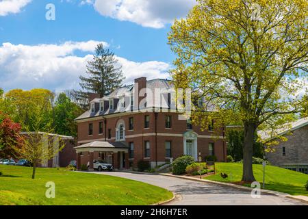 Mount Alvernia High School est une école secondaire publique située au 790 Center Street dans le village de Newton Center, Newton, Massachusetts, États-Unis. Banque D'Images