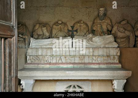 Le monastère de Santa María de Santas Cruces est situé dans la zone municipale d'Aiguamurcia, sur la commune de Santes Creus, dans la province de Tarragone, Banque D'Images