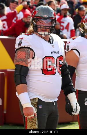 14 novembre 2021 ; Landover, MD USA ; le centre des Buccaneers de Tampa Bay Ryan Jensen (66) prépare un match de la NFL à FedEx Field.L'équipe de football de Washington soit Banque D'Images