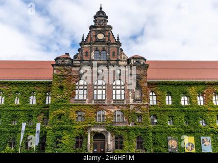 Wroclaw, Pologne - 17 septembre 2021 : vue extérieure du Musée national de Wroclaw Banque D'Images