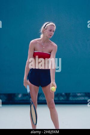 Mary Pierce, joueur de tennis canado-américain-français, à l'Open d'Australie, 1998 Banque D'Images