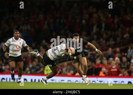 Cardiff, Royaume-Uni.14 novembre 2021.Willis Halaholo du pays de Galles (r) en action.Rugby Autumn Nations Series Match, pays de Galles v Fidji au stade de la Principauté à Cardiff le dimanche 14 novembre 2021. photo par Andrew Orchard/Andrew Orchard photographie sportive crédit: Andrew Orchard photographie sportive/Alamy Live News Banque D'Images