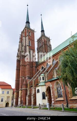 Wroclaw, Pologne - 17 septembre 2021 : vue sur la cathédrale dans le centre-ville historique de Wroclaw Banque D'Images