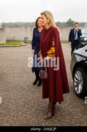 Apeldoorn, Niederlande.16 novembre 2021.La reine Maxima des pays-Bas arrive à radio Kootwijk à Apeldoorn, le 16 novembre 2021, pour distribuer le Prins Bernhard Cultuurfonds prijs 2021 uit aan IVN Natuureducatie crédit: Albert Nieboer/Netherlands OUT/point de vue OUT/dpa/Alay Live News Banque D'Images