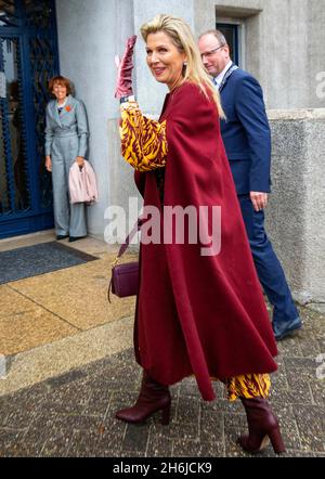 Apeldoorn, Niederlande.16 novembre 2021.La reine Maxima des pays-Bas arrive à radio Kootwijk à Apeldoorn, le 16 novembre 2021, pour distribuer le Prins Bernhard Cultuurfonds prijs 2021 uit aan IVN Natuureducatie crédit: Albert Nieboer/Netherlands OUT/point de vue OUT/dpa/Alay Live News Banque D'Images