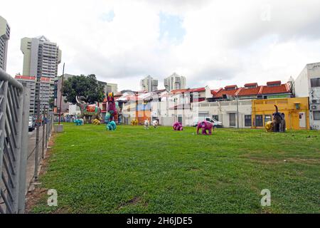 Small Open Park at Hindoo Road est un parc public avec des sculptures d'éléphants colorées à Little India, Singapour. Banque D'Images