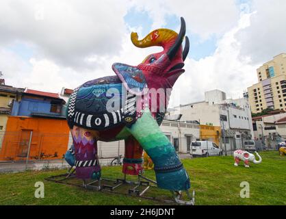 Small Open Park at Hindoo Road est un parc public avec des sculptures d'éléphants colorées à Little India, Singapour. Banque D'Images