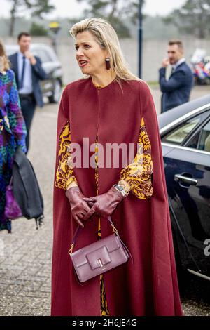 Radio Kootwijk, pays-Bas.16 novembre 2021.La reine Maxima des pays-Bas arrive à radio Kootwijk, à Apeldoorn, le 16 novembre 2021, pour distribuer le prix Prince Bernhard Cultuurfonds 2021 à IVN nature Education.Photo de Robin Utrecht/ABACAPRESS.COM crédit: Abaca Press/Alay Live News Banque D'Images