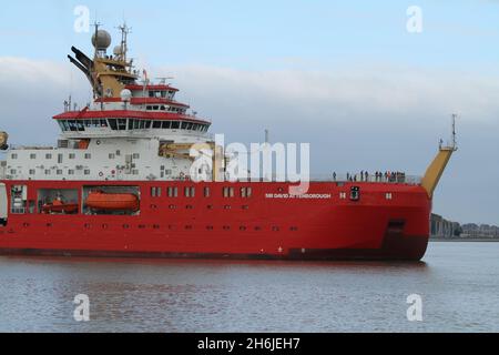 Harwich, Royaume-Uni.16 novembre 2021.Le RRS Sir David Attenborough, un navire de recherche polaire pour le British Antarctic Survey, part de Harwich lors de son premier voyage en Antarctique.Crédit : Eastern Views/Alamy Live News Banque D'Images