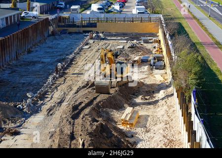 Varsovie, Pologne - 31 octobre 2021 : travaux initiaux sur la construction d'un nouvel immeuble.Ce site de construction est situé dans le logement de Goclaw dist Banque D'Images