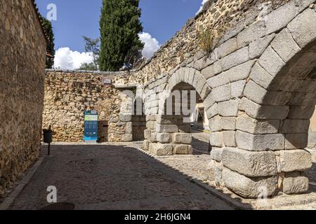 Partie supérieure de l'Acueducto de Segovia, aqueduc romain de Segovia, Espagne. Banque D'Images