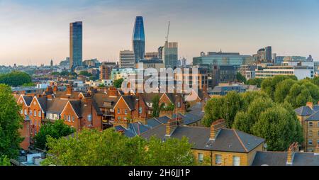 Vue sur la ligne d'horizon contemporaine de Londres depuis Waterloo, Waterloo, Londres, Angleterre, Royaume-Uni,Europe Banque D'Images