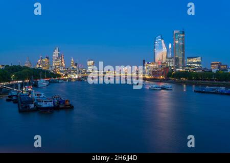 Vue sur le pont de Blackfriars au-dessus de la Tamise, la cathédrale Saint-Paul et la ville de Londres au crépuscule, Londres, Angleterre, Royaume-Uni, Europe Banque D'Images