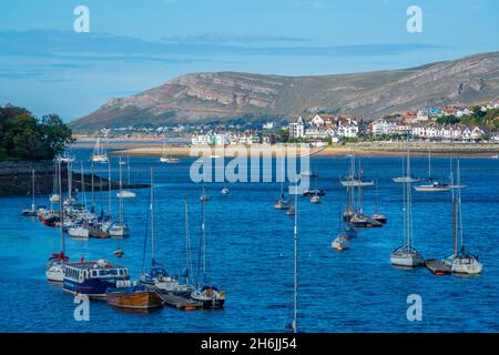 Vue sur les bateaux de la rivière Conwy, Conwy, Gwynedd, pays de Galles du Nord, Royaume-Uni,Europe Banque D'Images