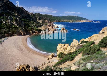 Spiaggia di Cala li Cossi plage sur la côte nord de l'île, Costa Paradiso, province de Sassari, Sardaigne, Italie,Méditerranée, Europe Banque D'Images