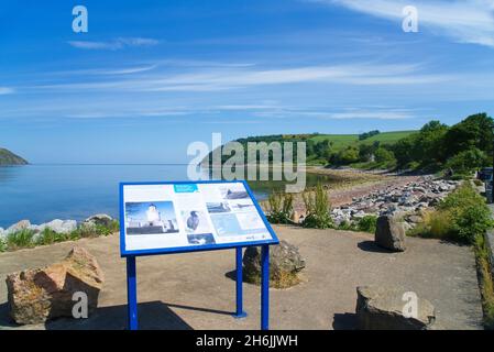 En regardant vers le nord sur Cromarty Firth à Moray Firth, du village de Cromarty, Black Isle, belle journée ensoleillée, paisible, calme, puits de pétrole, unDiscover Banque D'Images