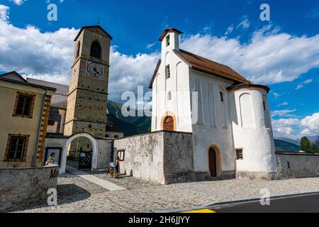 Le couvent bénédictin de Saint-Jean à Mustair, site classé au patrimoine mondial de l'UNESCO, Alpes suisses, Suisse, Europe Banque D'Images