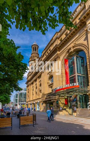 Vue sur le Royal Exchange Theatre de St. Anne's Square, Manchester, Lancashire, Angleterre, Royaume-Uni,Europe Banque D'Images