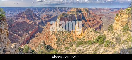 Vue panoramique sur le château de Freya et le trône de Wotan depuis la vue sur le cap Royal sur le plateau nord du Grand Canyon, Arizona, États-Unis d'Amérique Banque D'Images