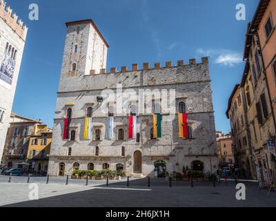 Piazza del Popolo, la place principale de la ville, Todi, Ombrie, Italie, Europe Banque D'Images