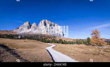 Vue panoramique sur la route de montagne Passo di Sella Banque D'Images