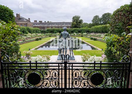 Statue de la princesse Diana, jardins de Kensington, Londres Banque D'Images