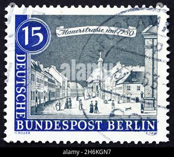 ALLEMAGNE - VERS 1963: Un timbre imprimé en Allemagne, Berlin montre Mauer Street, 1780, vue du Vieux Berlin, vers 1963 Banque D'Images