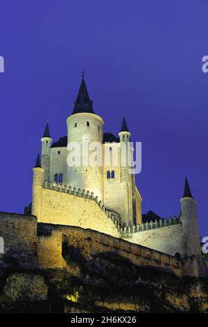 L'Alcazar à la nuit Segovia, Castille et León, Espagne Banque D'Images